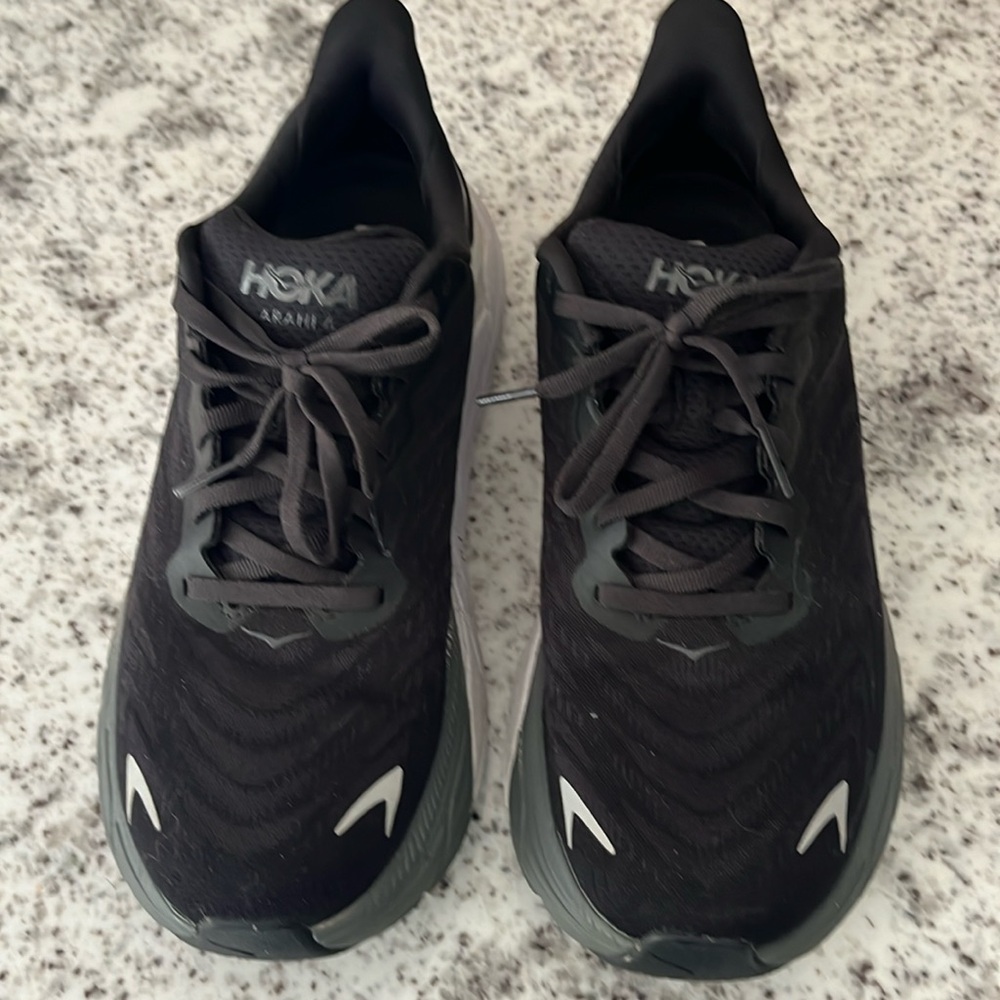 HOKA Arabia 6- Size 9B